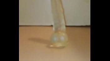 gay français gémissant avec un gode pouces XVIDEOS