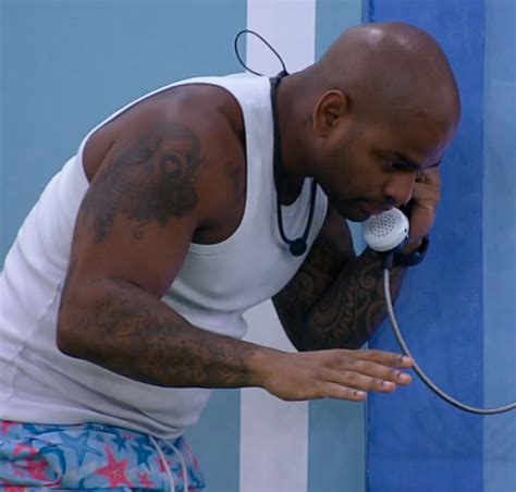 Cezar Black Atende O Big Fone Do Bbb E Se Salva Do Pared O Estrelando