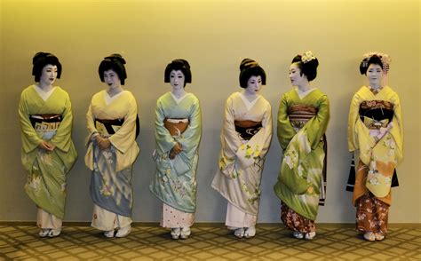 Maiko and Geisha ( Geiko ) Kyoto Japan | Geisha, Japan, Kyoto japan