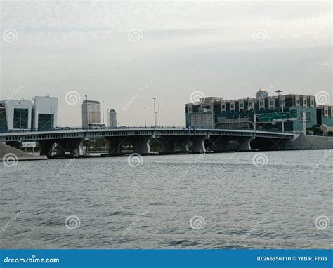 Al Maktoum Bridge editorial image. Image of maktoum - 266356110