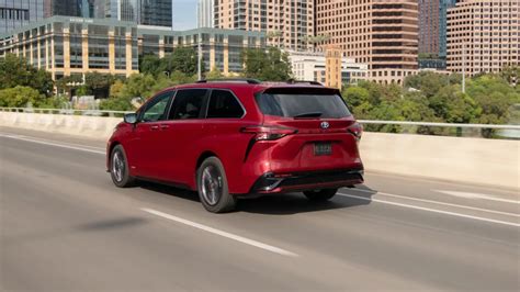 2021 Toyota Sienna XSE Road Test Review Its The Sporty One Autoblog