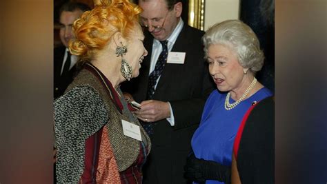 Vivienne Westwood Erschien Ohne Unterwäsche Im Buckingham Palace Buntede