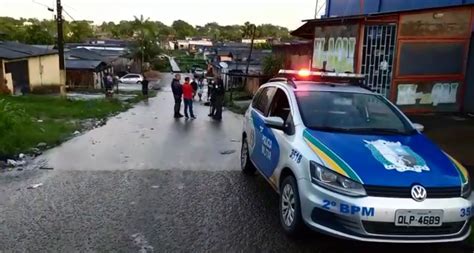 Jovem é encontrado morto golpes de faca no peito em rua na Zona