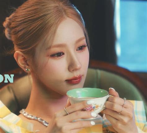 Miyeon Mini Albums G I Dle Beauty Pop