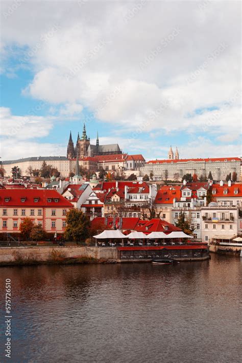 Fotka La bellezza e il fascino della città storica di Praga Dalle