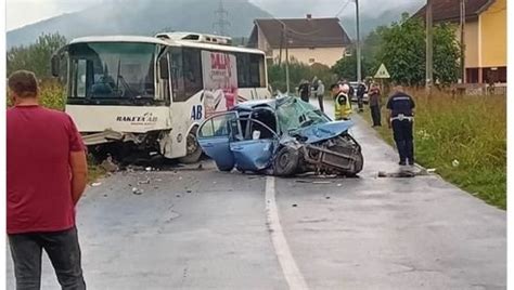 TEŠKA SAOBRAĆAJNA NESREĆA KOD BAJINE BAŠTE Auto se zakucao u autobus