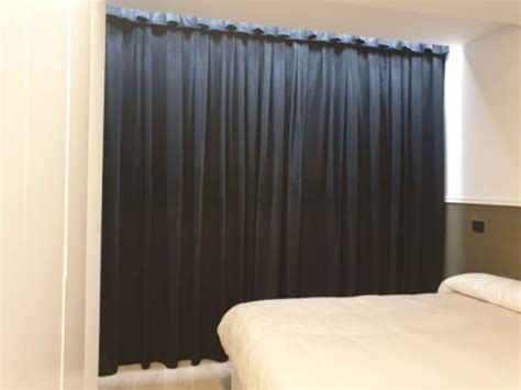 Habitación de hotel equipada con cortinas acústicas Calidad Turística