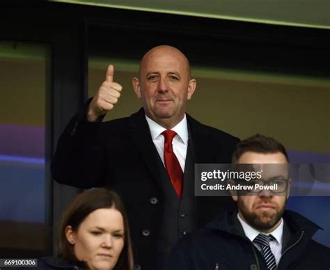 Liverpool Gary Mcallister Photos and Premium High Res Pictures - Getty ...