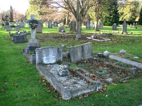 Graves In Earlham Cemetery © Evelyn Simak Cc By Sa 2 0 Geograph