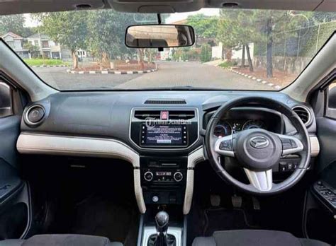 Mobil Daihatsu Terios R Deluxe Manual Putih Bekas Tahun Pajak