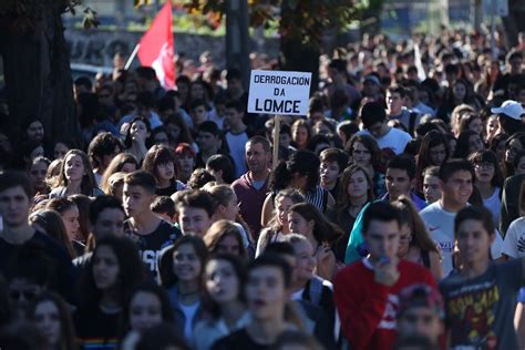 Cientos de estudiantes salen a la calle en Vigo contra la Lomce VigoÉ