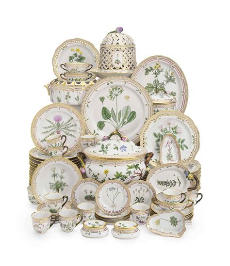 A ROYAL COPENHAGEN PORCELAIN 'FLORA DANICA' PART DINNER SERVICE , 20TH ...