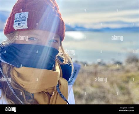 Winter hikes on Lake Tekapo Stock Photo - Alamy