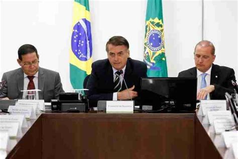 Bolsonaro Assina Decreto Que Flexibiliza Posse De Armas No Brasil