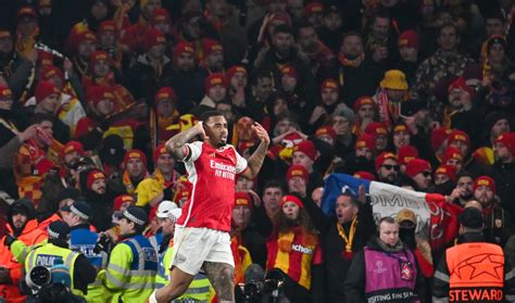 Arsenal Swingt Tegen Rc Lens Psv Virtueel In De Achtste Finales Van De