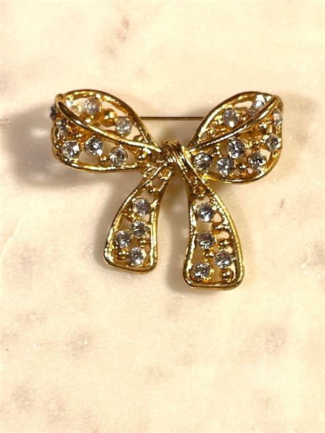 Rhinestone Bow Gold Tone Cat Pin With Flexible Tail B… Gem