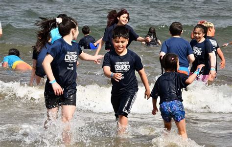 Punta Arenas 800 niños participaron del primer Chapuzón Kids en el