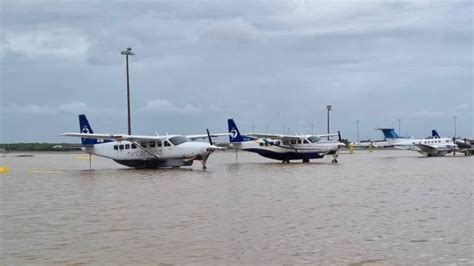 First flight lands at Cairns Airport after flooding | The Cairns Post