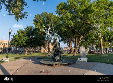 Roswell Veterans Memorial and Chaves County Magistrate Court building ...