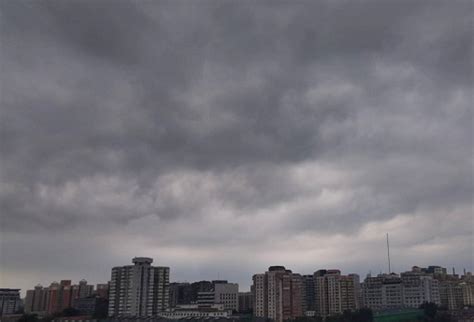 北京今日午后有分散性雷阵雨，局地伴七级大风、山区有小冰雹 新浪新闻