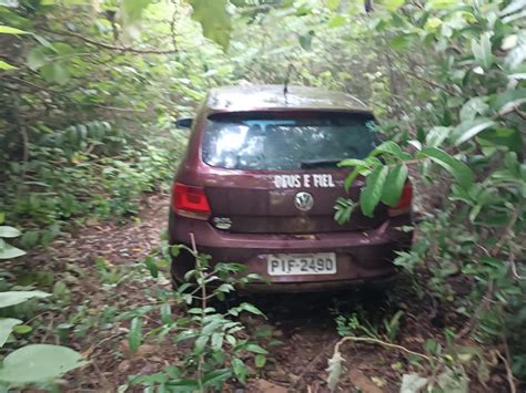 For As Policiais Recuperam Carro Roubado E Prendem Dois Suspeitos Em