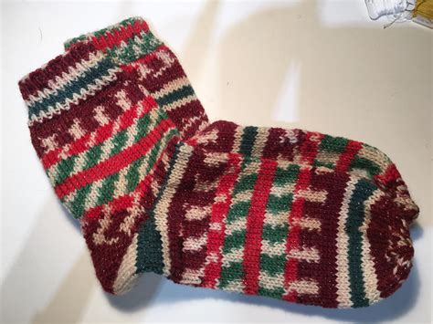 Ugly Christmas Socks : r/knitting