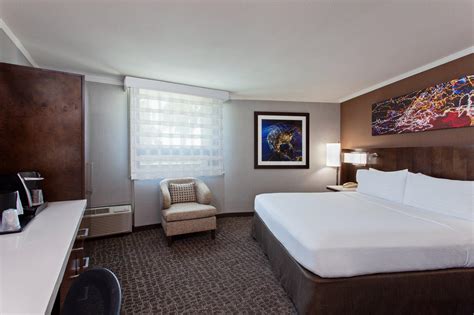 Holiday Inn Long Beach Airport, 2640 N Lakewood Blvd, Long Beach, CA ...