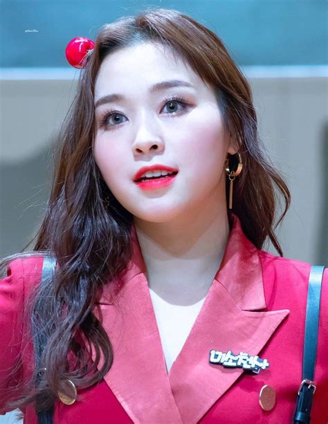 Gahyeon Kpop Wallpaper Kpop Girls The Dreamers Red Leather Jacket