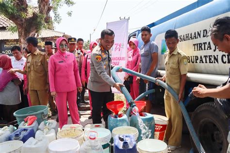 Jawa Barat Polresta Cirebon Salurkan Bantuan Air Bersih Sembako