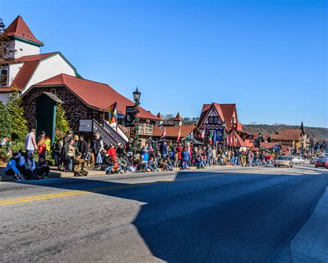 Helen Ga Christmas Parade 2024 - Koren Joelie