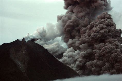 More than 19,000 flee as volcano erupts on Indonesia's Sumatra