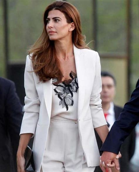 Blanco Total Y Pantacourts El Original Look De Juliana Awada En La