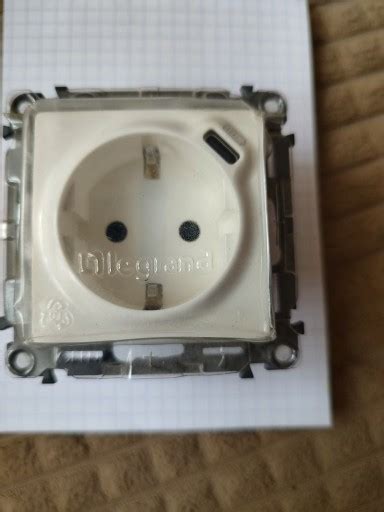 Gniazdo elektryczne LEGRAND 230V z usb type C Płoty Kup teraz na