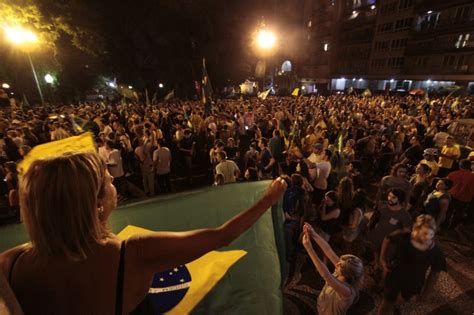 Milhares De Manifestantes Voltam S Ruas Pelo Pa S Ap S Libera O De