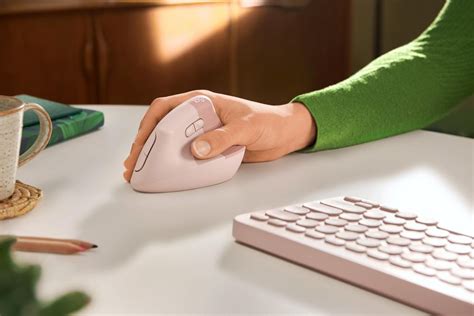 Hadir Di Indonesia Logitech Lift Vertical Ergonomic Mouse Dijual Dengan Harga 1 2 Jutaan Rupiah