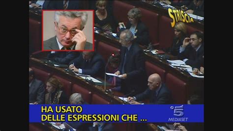 In Parlamento Il Clima Si Scalda Striscia La Notizia