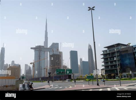 Sky Walk, Sky Bridge, Downtown Dubai Stock Photo - Alamy