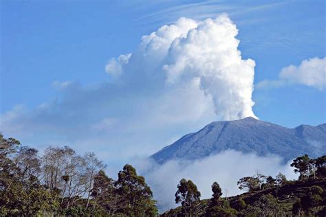 Tbw Costa Rican Colossus Turrialba Volcano Erupts And Spews Gas And