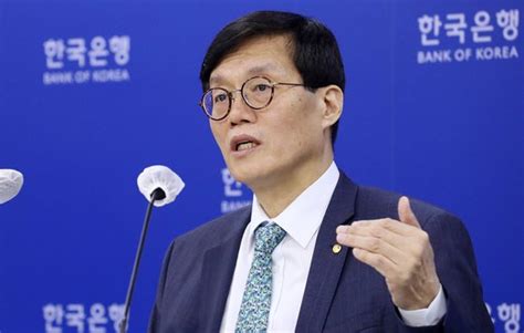 이창용 금리 동결에 6명중 5명이 추가인상 열어두자 했다 일문일답 중앙일보