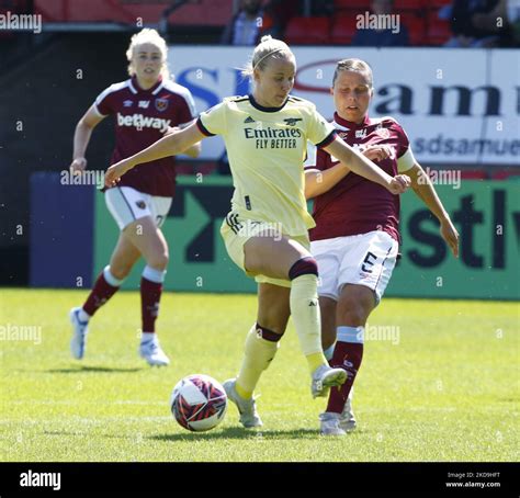 Beth Mead Of Arsenal During Barclays Fa Womens Super League Match