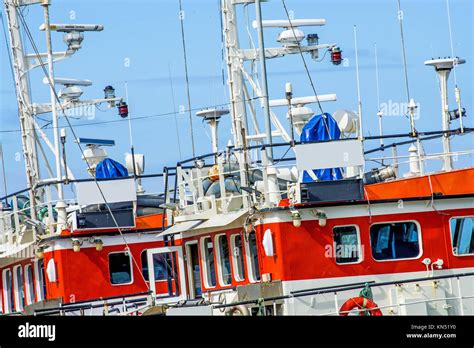 Fischkutter Im Hafen Stockfotografie Alamy