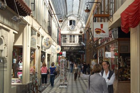 Passage Jouffroy 10 boulevard Montmartre 9 rue de la Grange Batelière