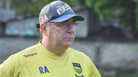 Robert Alberts Dalam Pantauan Tim Medis Persib Mengeluh Tidak Enak