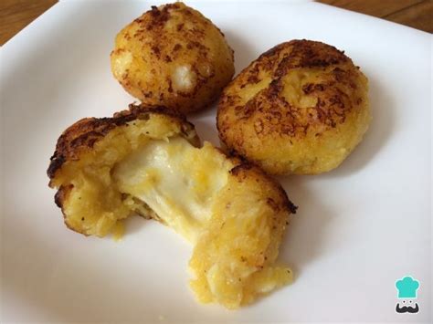 Bolitas de plátano maduro con queso Recept Recepten