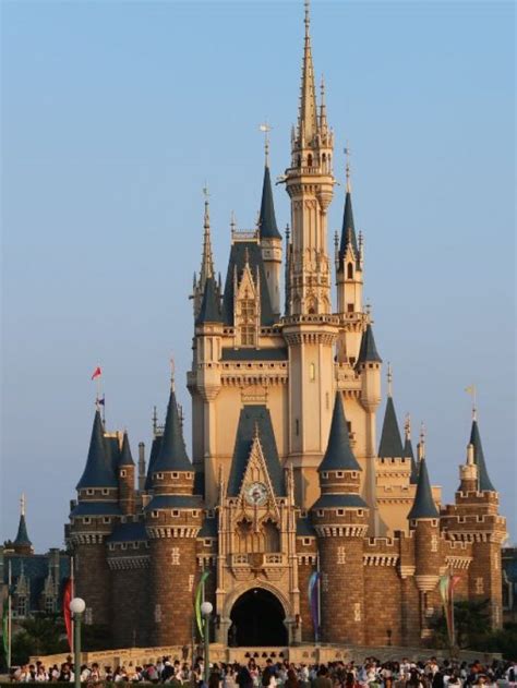 7 Interesting Facts About Hong Kong Disneyland