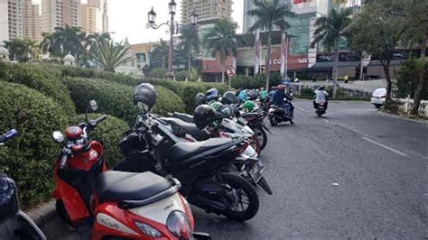 Terkait Banyak Motor Parkir Di Bundaran Ptc Surabaya Dishub Mengaku