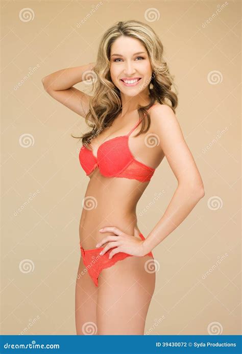 Verleidelijke Vrouw In Sexy Lingerie Stock Foto Image Of Dame Kousen