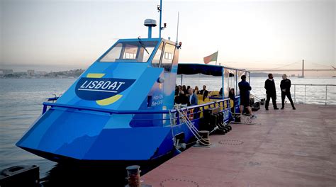 Passeio De Barco No Tejo Hop On Hop Off Lisboat Boat Tours