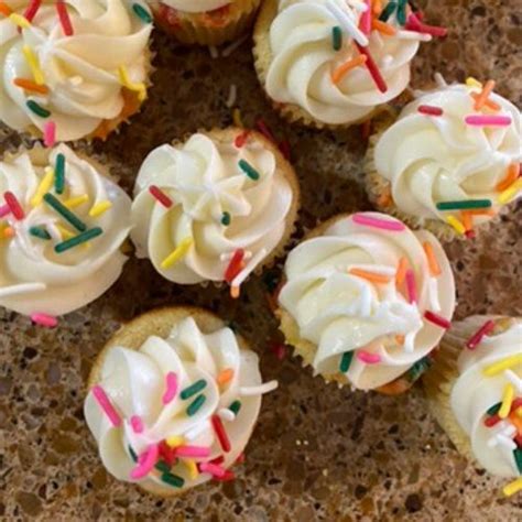 Mini Cupcakes Recipe - With Rainbow Sprinkles - PrettyPastelitos