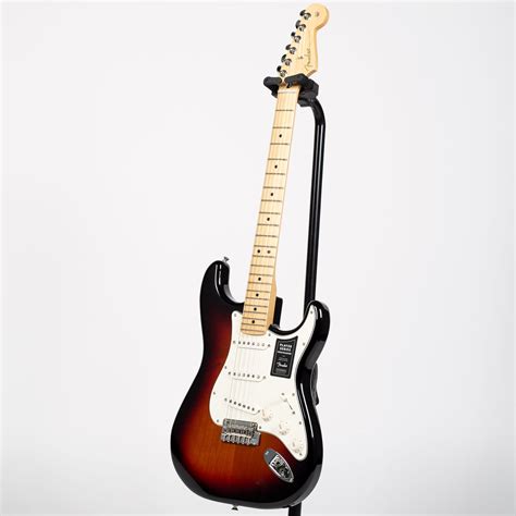 Fender Player Stratocaster - Maple, 3-Color Sunburst - Cosmo Music